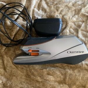 Swing line Optima Grip Electric Stapler with power cord, 20 pg capacity, easy